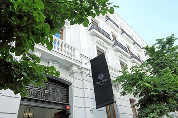 Único Hotels repurchases the building of its establishment Único Madrid