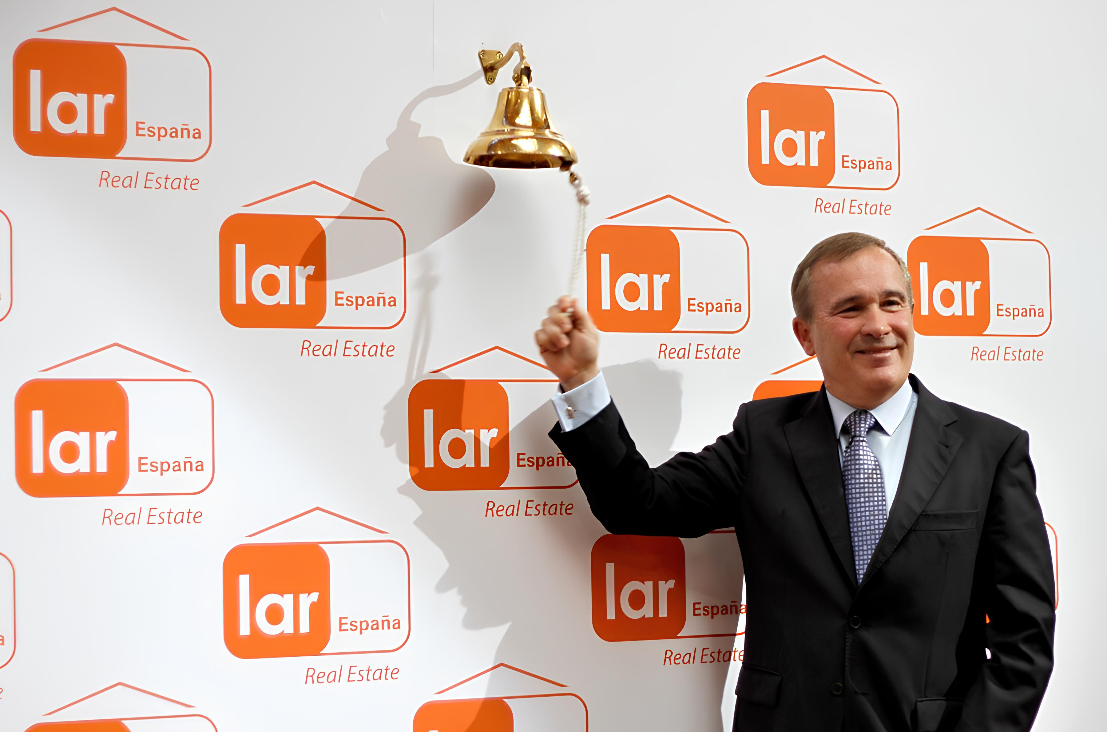 Lar España “bell ring” in 2014.